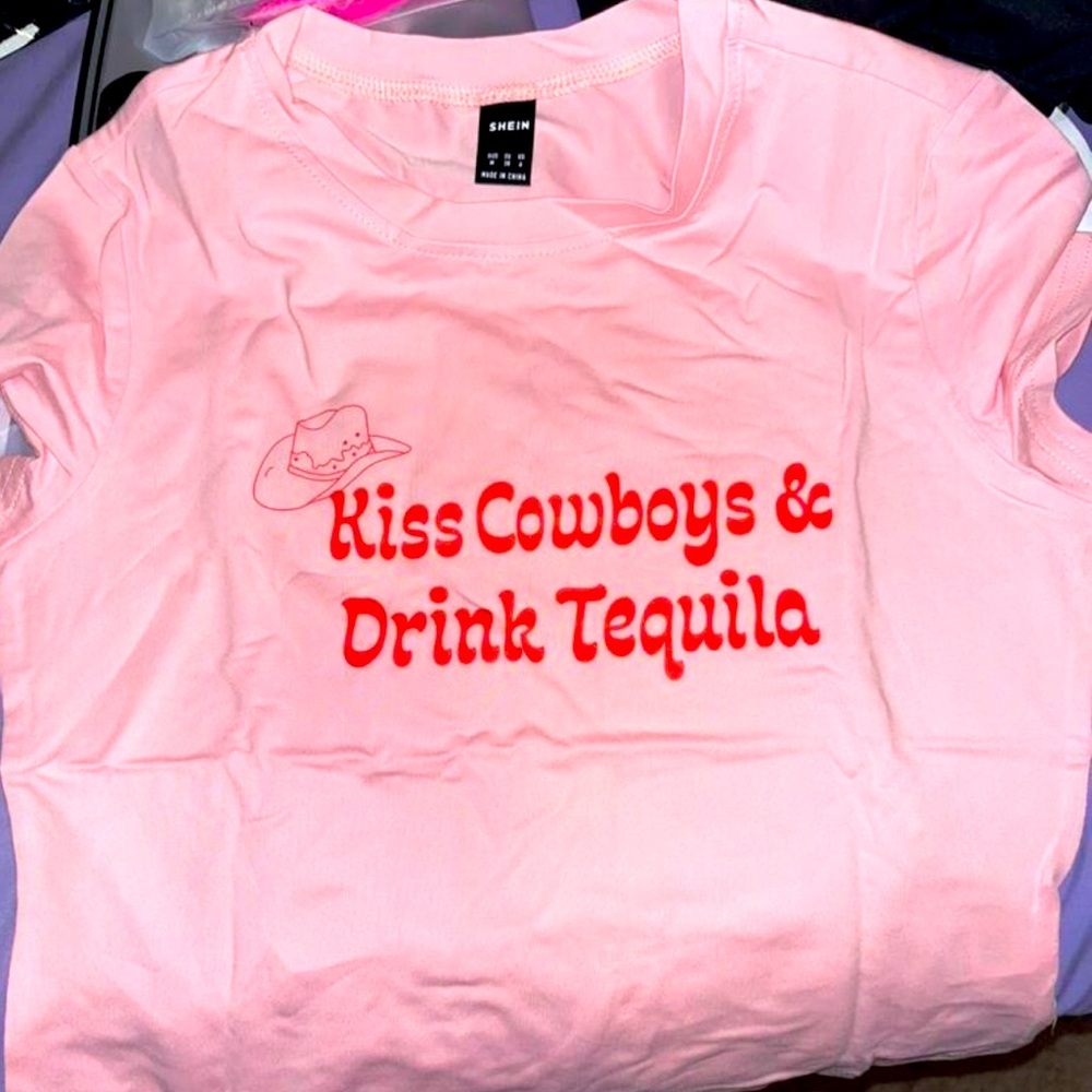 Kiss cowboys & Drink Tequila tee - Picture 3 of 3